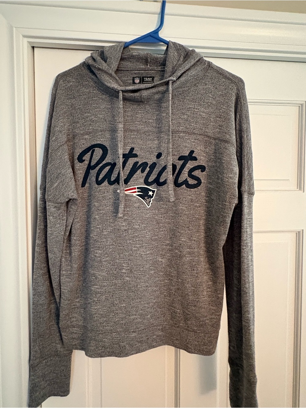 NFL Women’s Gray Patriots Crewneck Sweatshirt with Script Logo
